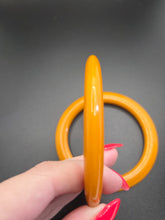 Load image into Gallery viewer, 1940s Bright Egg Yolk/Orange Saucer Matching Bakelite Bangle Set
