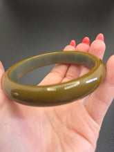 Load image into Gallery viewer, 1940s Dark Green/Blue Bakelite Bangle
