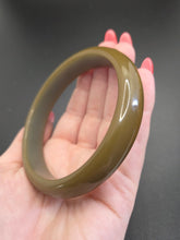 Load image into Gallery viewer, 1940s Dark Green/Blue Bakelite Bangle
