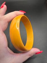Load image into Gallery viewer, 1940s Dark Yellow/Orange Egg Shaped Bakelite Bangle
