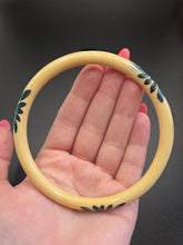 Load image into Gallery viewer, 1930s Deco Cream Triple Flower Bangle
