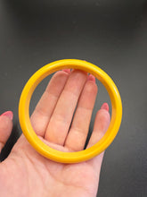 Load image into Gallery viewer, 1940s Bright Yellow Bakelite Bangle
