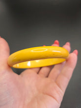 Load image into Gallery viewer, 1940s Bright Yellow Bakelite Bangle
