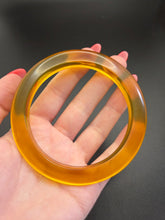 Load image into Gallery viewer, 1940s Thick Apple Juice Bakelite Bangle
