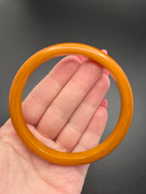Load image into Gallery viewer, 1940s Dark Orange Bakelite Bangle
