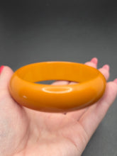Load image into Gallery viewer, 1940s Egg Yolk Bakelite Bangle A
