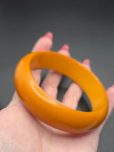 Load image into Gallery viewer, 1940s Egg Yolk Bakelite Bangle A
