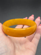 Load image into Gallery viewer, 1940s Egg Yolk Marbled Bakelite Bangle B
