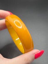 Load image into Gallery viewer, 1940s Egg Yolk Marbled Bakelite Bangle B

