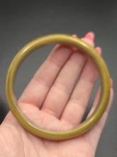 Load image into Gallery viewer, 1940s Green Marbled Bakelite Bangle A
