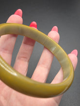 Load image into Gallery viewer, 1940s Green Marbled Bakelite Bangle A
