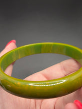 Load image into Gallery viewer, 1940s Marbled Green Bakelite Bangle B
