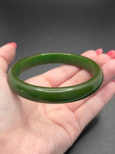 Load image into Gallery viewer, 1940s Dark Green Bakelite Bangle B
