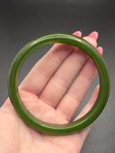 Load image into Gallery viewer, 1940s Dark Green Bakelite Bangle B
