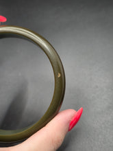 Load image into Gallery viewer, 1940s Dark Green Bakelite Bangle D
