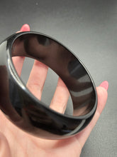 Load image into Gallery viewer, 1940s Chunky Black Bakelite Bangle A
