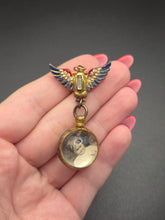 Load image into Gallery viewer, 1940s World War Two US Eagle Photo Drop Brooch
