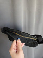Load image into Gallery viewer, 1940s Black Unusual Shape Corde Bag
