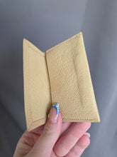 Load image into Gallery viewer, 1940s Mottled Cream/Beige Unusual Box Bag
