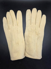 Load image into Gallery viewer, 1940s Stamped CC41 Cream Chamois Gloves
