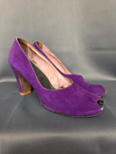 Load image into Gallery viewer, 1940s Bright Purple Court Suede Shoes
