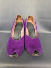 Load image into Gallery viewer, 1940s Bright Purple Court Suede Shoes
