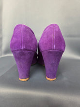 Load image into Gallery viewer, 1940s Bright Purple Court Suede Shoes
