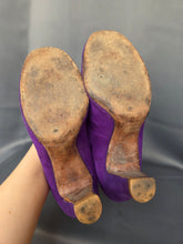 Load image into Gallery viewer, 1940s Bright Purple Court Suede Shoes

