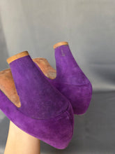 Load image into Gallery viewer, 1940s Bright Purple Court Suede Shoes
