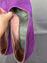 Load image into Gallery viewer, 1940s Bright Purple Court Suede Shoes
