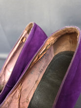 Load image into Gallery viewer, 1940s Bright Purple Court Suede Shoes
