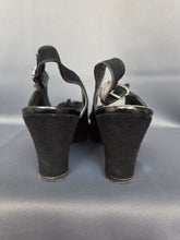Load image into Gallery viewer, 1940s Black Suede Flower Slingback Shoes
