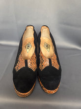 Load image into Gallery viewer, 1940s Black Suede and Brown Snakeskin Platform Court Shoes
