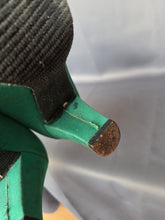 Load image into Gallery viewer, 1940s Green Canvas Flower Court Shoes
