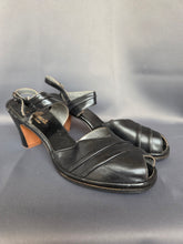 Load image into Gallery viewer, 1940s Deadstock Black Leather Cross Over Vamp Shoes
