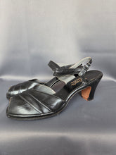 Load image into Gallery viewer, 1940s Deadstock Black Leather Cross Over Vamp Shoes
