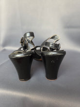 Load image into Gallery viewer, 1940s Deadstock Black Leather Cross Over Vamp Shoes
