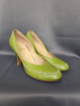 Load image into Gallery viewer, Late 1940s Chartreuse Green Court Shoes
