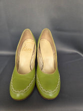 Load image into Gallery viewer, Late 1940s Chartreuse Green Court Shoes
