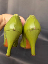 Load image into Gallery viewer, Late 1940s Chartreuse Green Court Shoes
