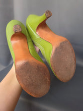 Load image into Gallery viewer, Late 1940s Chartreuse Green Court Shoes
