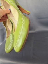 Load image into Gallery viewer, Late 1940s Chartreuse Green Court Shoes
