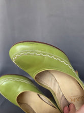 Load image into Gallery viewer, Late 1940s Chartreuse Green Court Shoes
