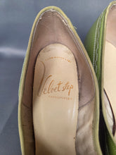 Load image into Gallery viewer, Late 1940s Chartreuse Green Court Shoes
