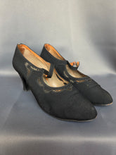 Load image into Gallery viewer, 1920s Black Fabric Shoes With Rhinestone Button
