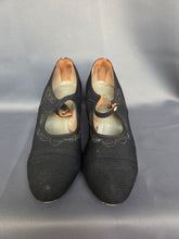 Load image into Gallery viewer, 1920s Black Fabric Shoes With Rhinestone Button
