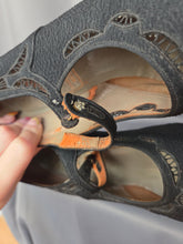 Load image into Gallery viewer, 1920s Black Fabric Shoes With Rhinestone Button

