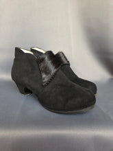 Load image into Gallery viewer, 1940s Black Fur and Suede Fur Lined Boots
