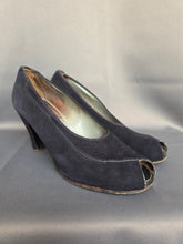 Load image into Gallery viewer, 1940s Navy Blue Suede Peep Toe Court Shoes

