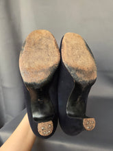 Load image into Gallery viewer, 1940s Navy Blue Suede Peep Toe Court Shoes
